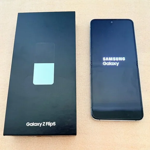 💯 Authentic📱Samsung📱 Galaxy Z Flip5 - 512 GB - Mint (Unlocked) - Picture 5 of 13
